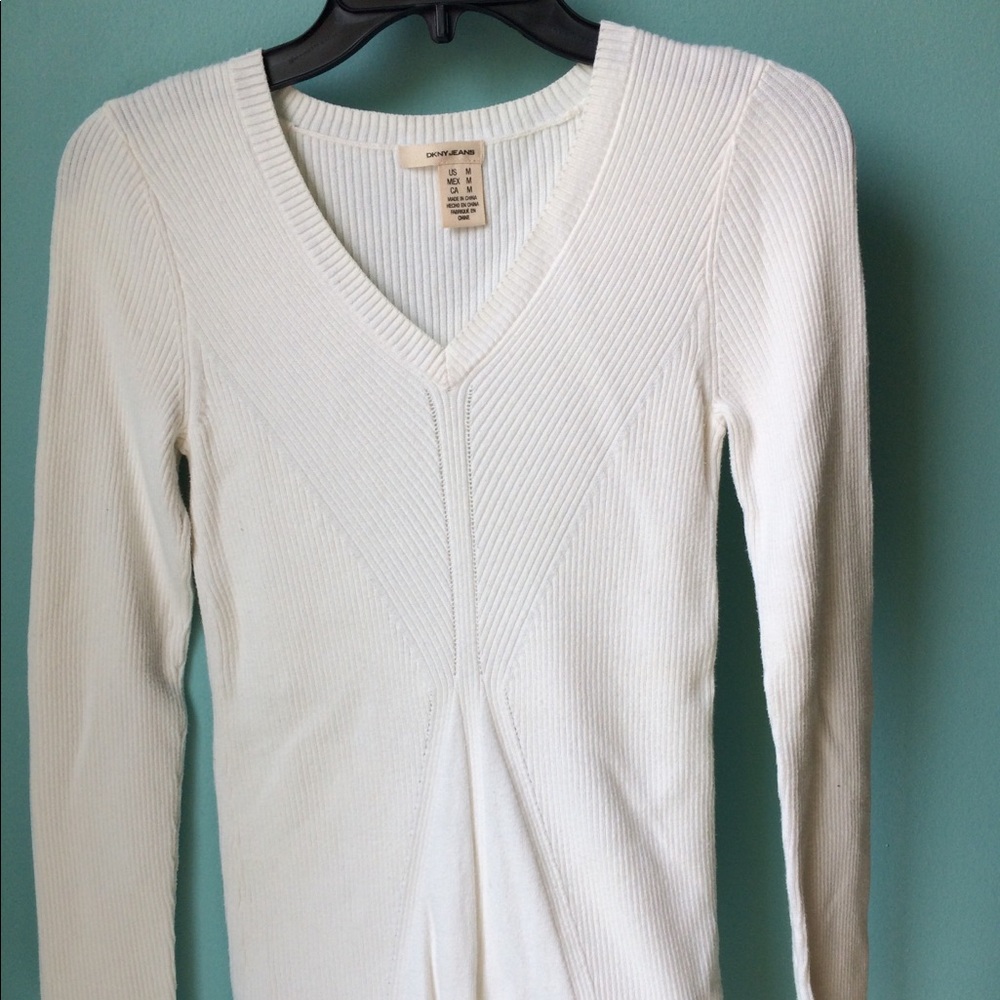 Comfortable DKNY White Sweater